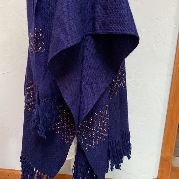 Crossnore School Navy Cape with Gold Accents - Picture 8 of 11